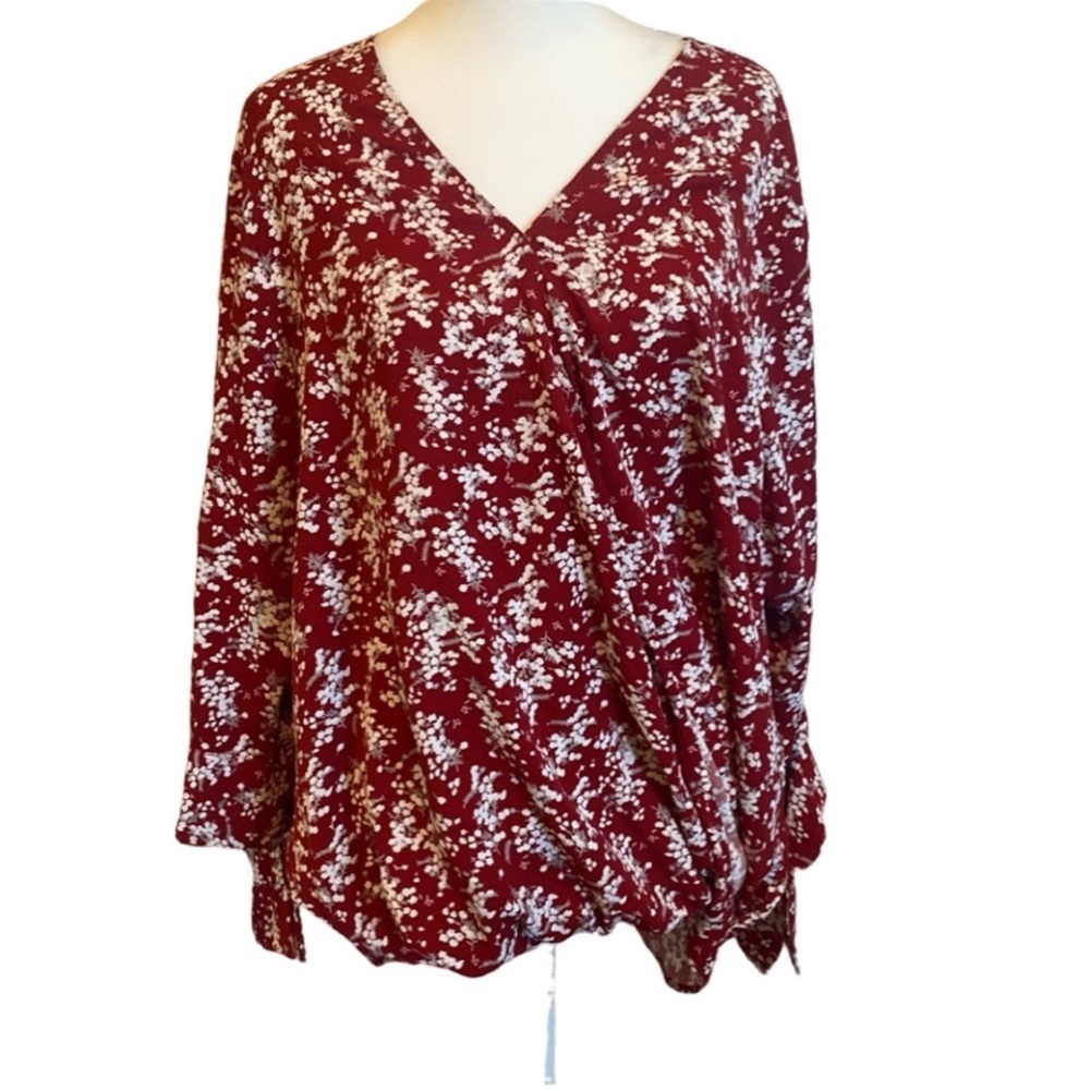Lilbetter blouse. Size XL. Peplum at waist, 3/4 sleeves. Red floral.